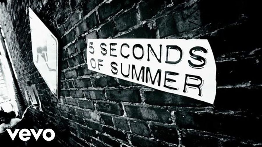 5 Seconds of Summer - She Looks So Perfect (Lyric Video)